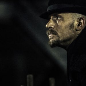 Taboo: una foto dell'attore Tom Hardy