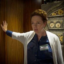 Olivia Colman in una scena della seconda stagione