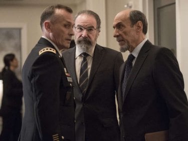 Homeland: Robert Knepper, F. Murray Abraham, Mandy Patinkin in una foto della sesta stagione