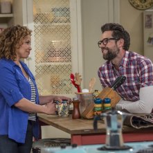 One Day At A Time: Justina Machado e Todd Grinnell in una foto della serie