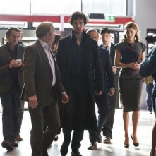 Sherlock: Toby Jones e Benedict Cumberbatch in una scena corale di the Lying Detective