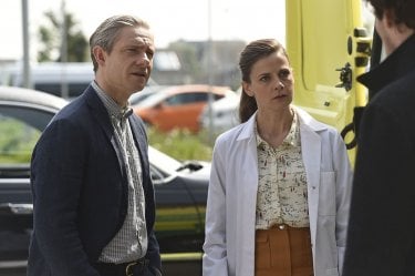 Sherlock: Martin Freeman e Louise Brealey a colloquio con Benedict Cumberbatch