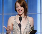 Emma Stone elogia Pedro Pascal: 'È talentuoso e bello, me lo scop..rei'