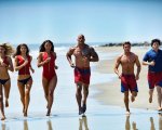 Baywatch: nuove spettacolari sequenze nei trailer internazionali