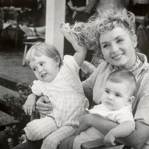 Bright Lights: Debbie Reynolds con i figli
