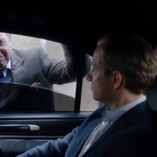 Sherlock: Toby Jones in una scena con Martin Freeman e Benedict Cumberbatch