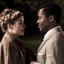 A United Kingdom - L'amore che ha cambiato la storia: Rosamund Pike e David Oyelowo in un'immagine del film
