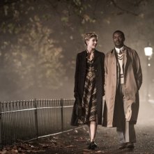 A United Kingdom - L'amore che ha cambiato la storia: Rosamund Pike e David Oyelowo in un'immagine tratta dal film