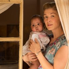 A United Kingdom - L'amore che ha cambiato la storia: Rosamund Pike in un'immagine del film