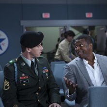 Billy Lynn - Un giorno da eroe: Garrett Hedlund e Chris Tucker in una scena del film