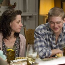 Billy Lynn - Un giorno da eroe: Joe Alwyn e Kristen Stewart in una scena del film