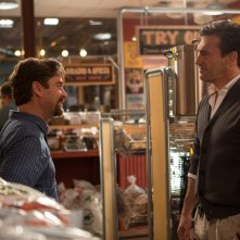 Le spie della porta accanto: Zach Galifianakis e Jon Hamm in una scena del film