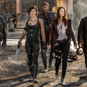 Resident Evil - The Final Chapter: Ali Larter, Milla Jovovich, James Fraser, William Levy e Eoin Macken in una scena del film