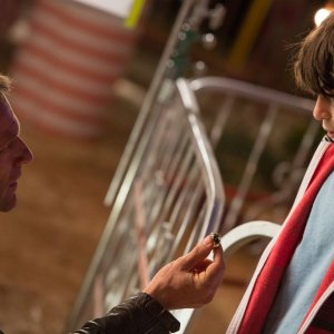 Incarnate - Non potrai nasconderti: Aaron Eckhart e David Mazouz in una scena del film