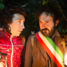 Omicidio all'italiana: Herbert Ballerina e Maccio Capatonda in un momento del film