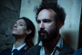 Omicidio all'italiana: Maccio Capatonda e Roberta Mattei in una scena del film