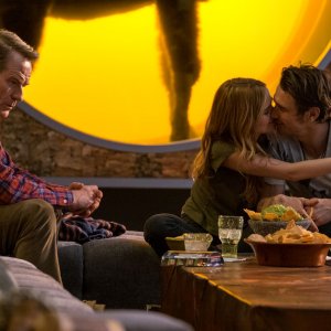 Proprio lui?: Bryan Cranston, Zoey Deutch e James Franco in una scena del film