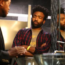 Atlanta: Donald Glover in una scena della serie