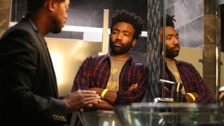 Atlanta: Donald Glover in una scena della serie