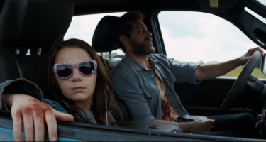 Logan: Hugh Jackman e Dafne Keen in una scena del film