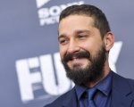Shia LaBeouf lancia 'He will not divide us', il suo nuovo progetto artistico anti-Trump