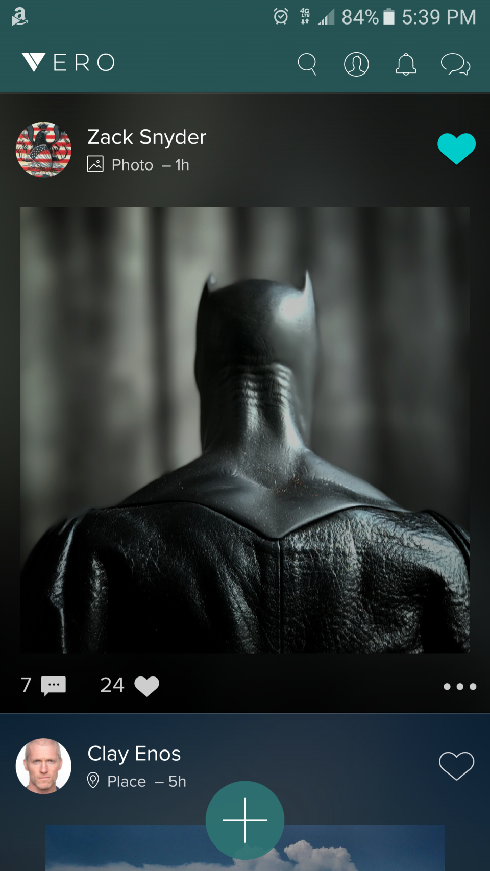 Justice League: un dettaglio del costume di Batman