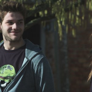 La terra e il vento: Lorenzo Richelmy e Laura Gigante in una scena del film