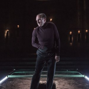 Almeida Theatre Live - Riccardo III: Ralph Fiennes in scena nei panni di Riccardo III