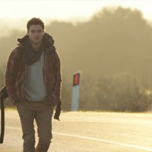 La terra e il vento: Lorenzo Richelmy in una scena del film