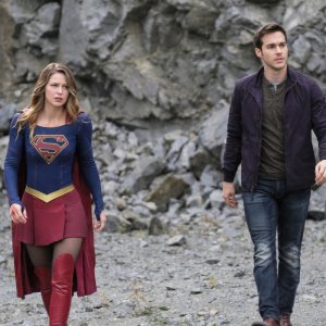 Supergirl: Melissa Benoist e Chris Wood nell'episodio Supergirl Lives