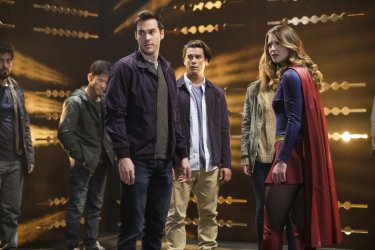 Supergirl: Una scena dell'episodio Supergirl Lives