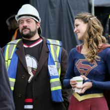 Supergirl: Kevin Smith e Melissa Benoist sul set di Supergirl Lives