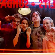 Riverdale: i protagonisti nell'episodio The River's Edge