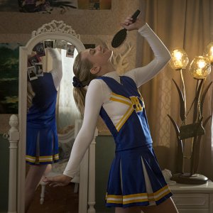 Riverdale: l'attrice Lili Reinhart in The River's Edge