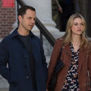 Sneaky Pete: Giovanni Ribisi e Marin Ireland in una foto della serie