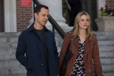 Sneaky Pete: Giovanni Ribisi e Marin Ireland in una foto della serie