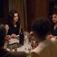 Rachel Weisz in una scena di Complete Unknown