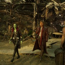 Guardiani della Galassia Vol. 2: Zoe Saldana, Chris Pratt e Dave Bautista in una scena