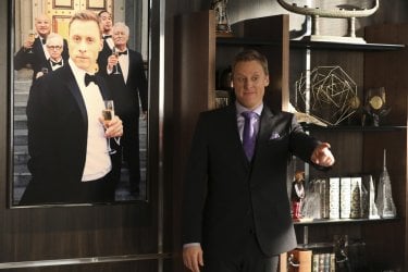 Powerless: Alan Tudyk in una foto della serie