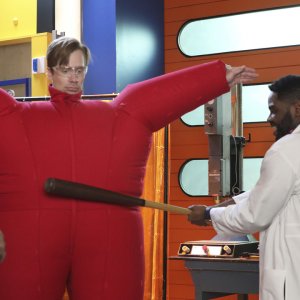 Powerless: Ron Funches in una divertente foto della prima stagione