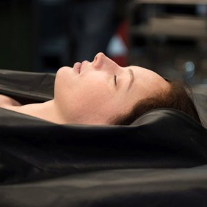 Autopsy: Olwen Catherine Kelly in una scena del film