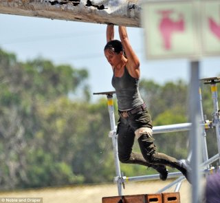 Tomb Raider: Alicia Vikander sul set del film