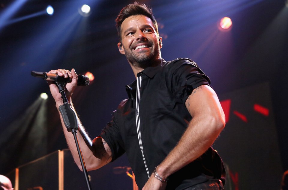 Ricky Martin durante una performance dal vivo
