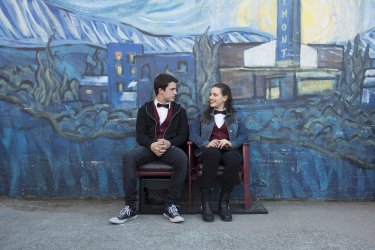 13 Reasons Why: Dylan Minnette e Katherine Langford in una foto della serie