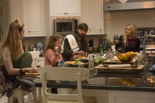 Big Little Lies: Adam Scott e Reese Witherspoon in una foto della serie