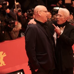 Berlino 2017: Oren Moverman e Richard Gere sul red carpet di The Dinner