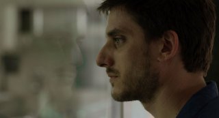 Il padre d'Italia: un primo piano di Luca Marinelli