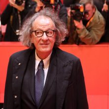 Berlino 2017: uno scatto di Geoffrey Rush sul red carpet di Final Portrait