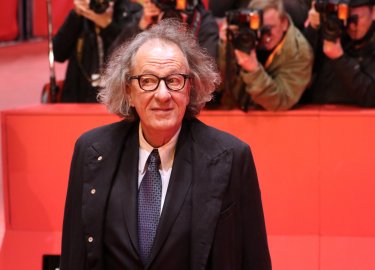 Berlino 2017: uno scatto di Geoffrey Rush sul red carpet di Final Portrait