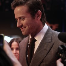 Berlino 2017: Armie Hammer rilascia interviste sul red carpet di Final Portrait